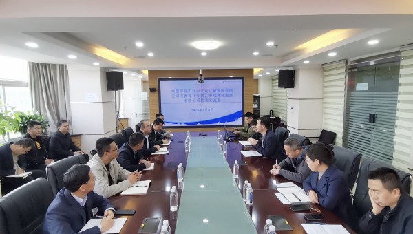 近日，西部市政建設(shè)集團(tuán)與中國市政工程西北設(shè)計(jì)研究院（道橋院）召開技術(shù)交流會(huì)。會(huì)上，雙方分別介紹了企業(yè)概況與合作成果。市政西北院技術(shù)團(tuán)隊(duì)就EPC項(xiàng)目設(shè)計(jì)施工協(xié)同、海綿城市技術(shù)應(yīng)用及車路云一體化發(fā)展前景作