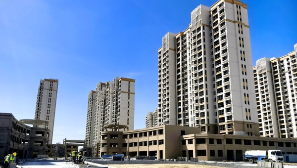 為推動(dòng)黨建工作深度融入中心任務(wù)，充分激發(fā)全員干事創(chuàng)業(yè)活力，全力推進(jìn)項(xiàng)目復(fù)工復(fù)產(chǎn)，近日，蘭州新區(qū)職投公司黨支部、甘肅建投新區(qū)公司第一黨支部、西部市政建設(shè)集團(tuán)三公司黨支部聯(lián)合開展了“黨建引領(lǐng)強(qiáng)引擎百日攻堅(jiān)